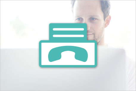 Unified Messaging Bausteine - Faxserver - Bild farbig Mann am Laptop