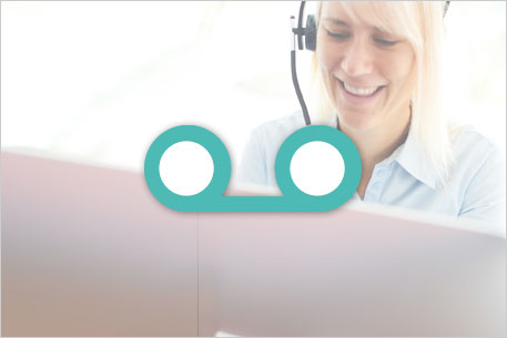Unified Messaging Bausteine - Voicemail - Frau mit Headset