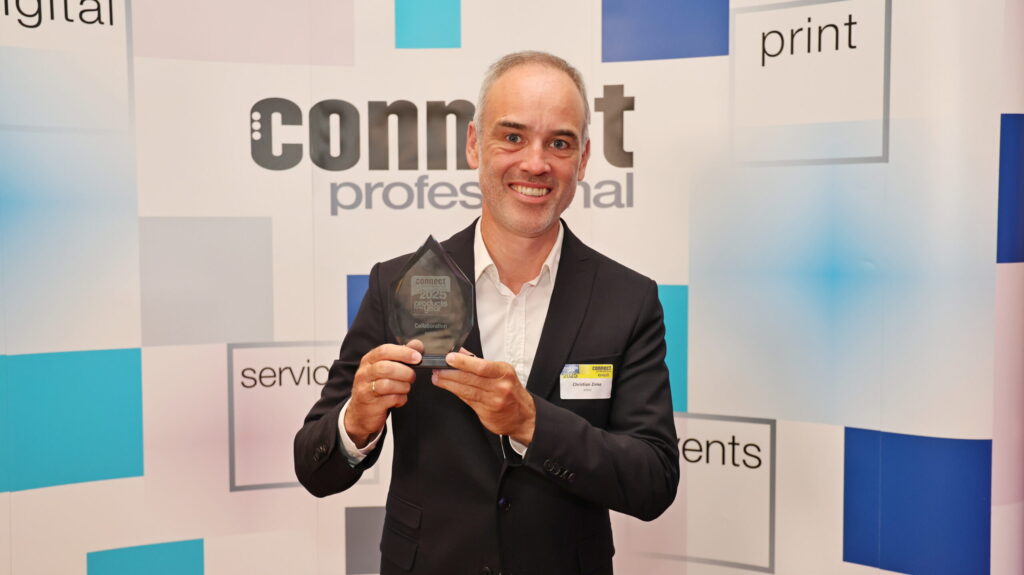 christian zinke nimmt den product of the year 2025 award entgegen bildquelle connect professional andreas juranits scaled.jpg